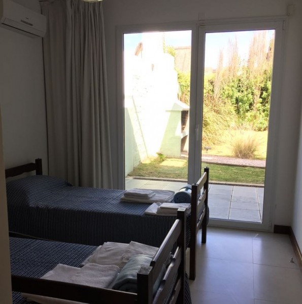 Lindisima casa en Manantiales con vistas al Mar y Punta del Este.